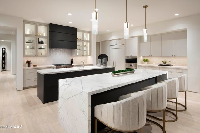 4942 N ASCENT Drive, Scottsdale, AZ 85251