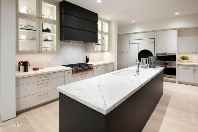 4942 N ASCENT Drive, Scottsdale, AZ 85251