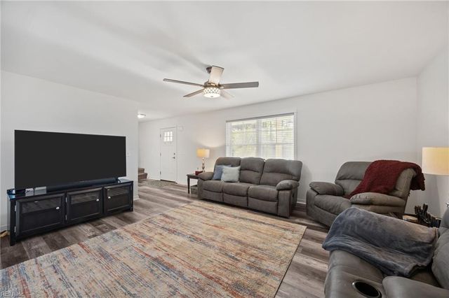 322 Edgewood DR, Smithfield, VA 23430