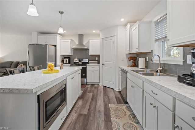 322 Edgewood DR, Smithfield, VA 23430