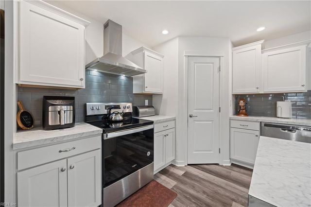 322 Edgewood DR, Smithfield, VA 23430