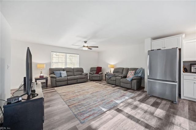 322 Edgewood DR, Smithfield, VA 23430