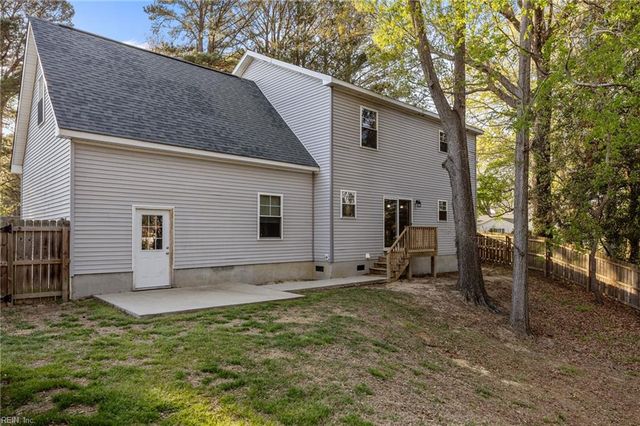 322 Edgewood DR, Smithfield, VA 23430