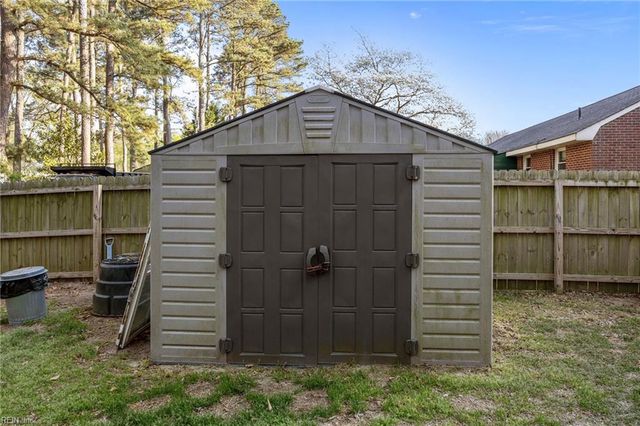 322 Edgewood DR, Smithfield, VA 23430