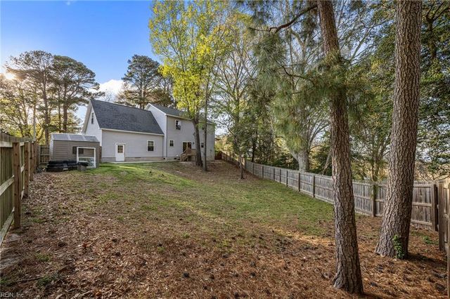 322 Edgewood DR, Smithfield, VA 23430