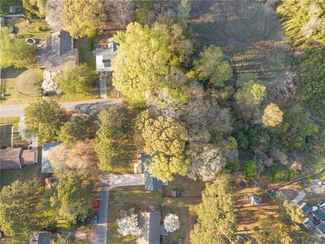 322 Edgewood DR, Smithfield, VA 23430