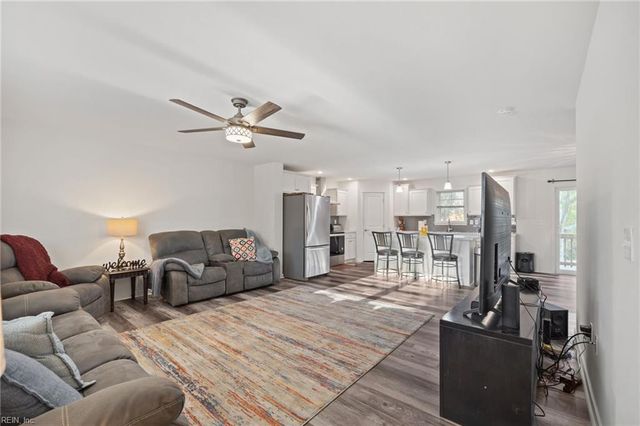 322 Edgewood DR, Smithfield, VA 23430