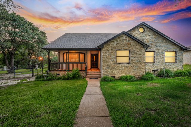 2200 Brookhollow Drive, Granbury, TX 76048