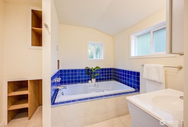 2623 39th Avenue SW, Seattle, WA 98116