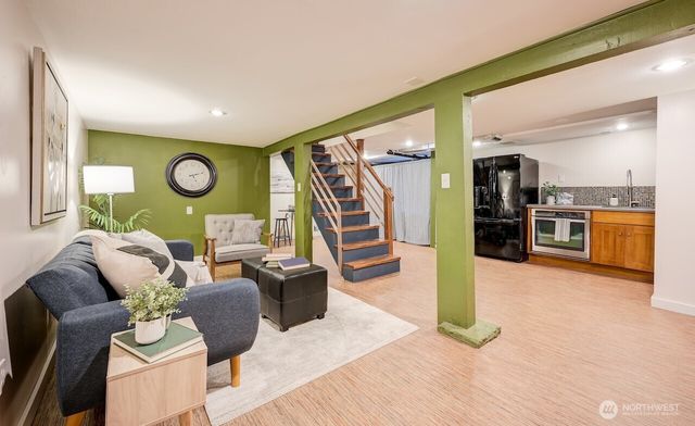 2623 39th Avenue SW, Seattle, WA 98116