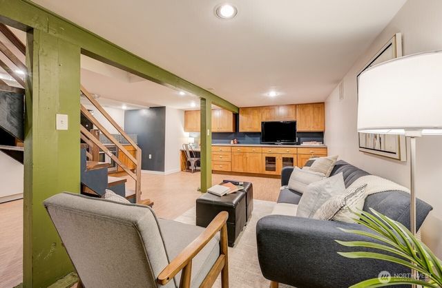 2623 39th Avenue SW, Seattle, WA 98116