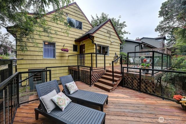 2623 39th Avenue SW, Seattle, WA 98116