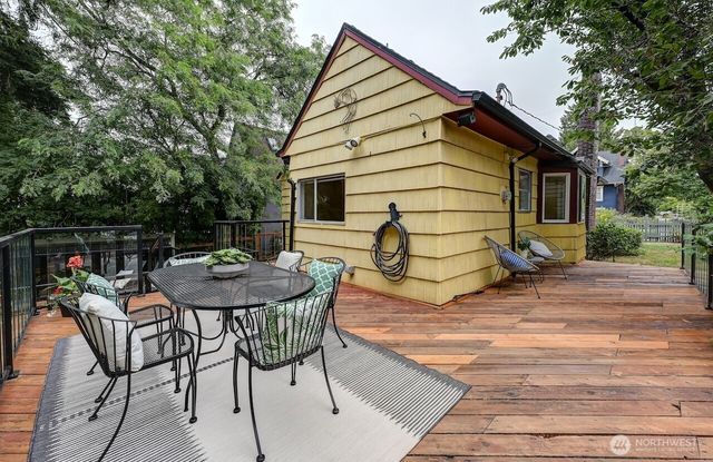2623 39th Avenue SW, Seattle, WA 98116