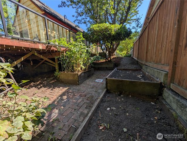 2623 39th Avenue SW, Seattle, WA 98116