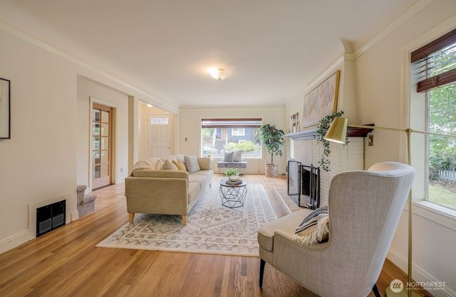 2623 39th Avenue SW, Seattle, WA 98116