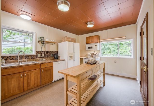 2623 39th Avenue SW, Seattle, WA 98116