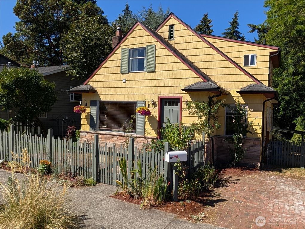 2623 39th Avenue SW, Seattle, WA 98116