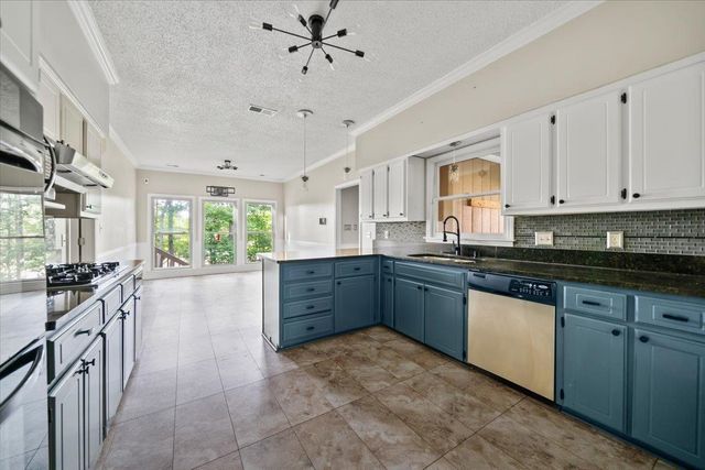 9032 SUMMER GROVE CV, Memphis, TN 38018