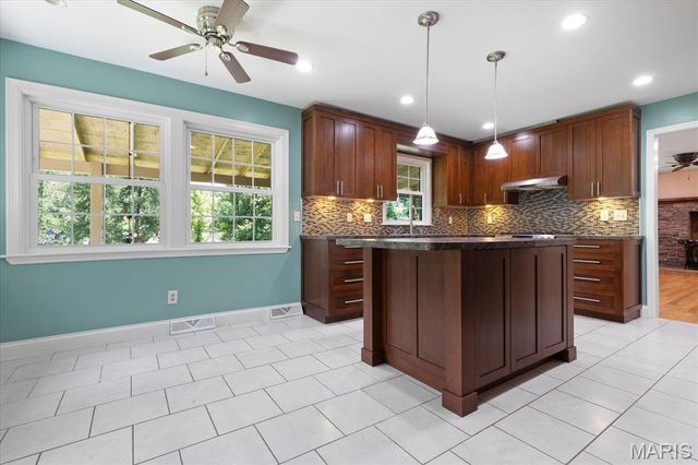 44 Wilderness Lane, Defiance, MO 63341