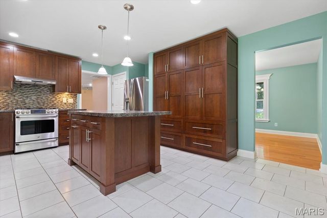 44 Wilderness Lane, Defiance, MO 63341
