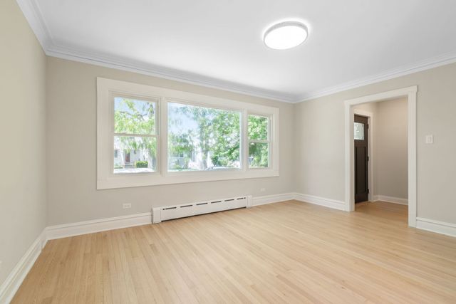 5747 N Melvina Avenue, Chicago, IL 60646