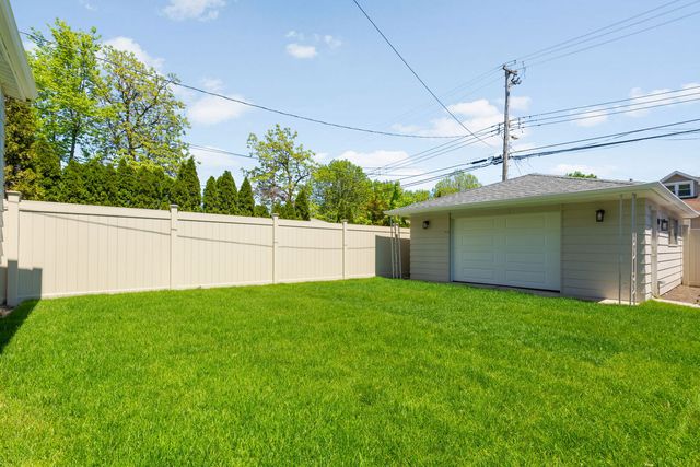 5747 N Melvina Avenue, Chicago, IL 60646