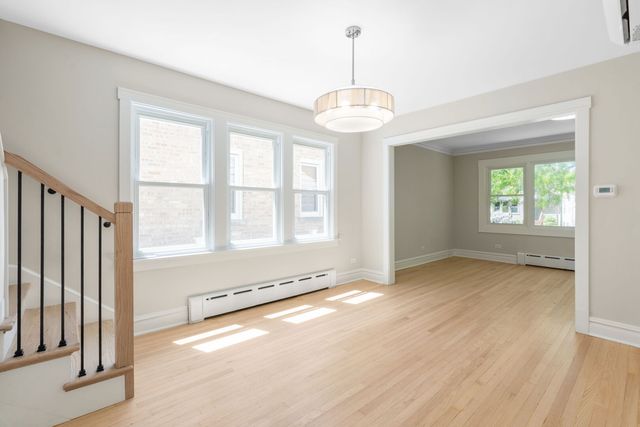 5747 N Melvina Avenue, Chicago, IL 60646