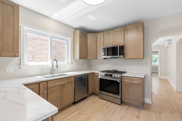 5747 N Melvina Avenue, Chicago, IL 60646