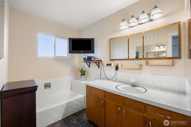 8507 NE Hillcrest Drive, Moses Lake, WA 98837