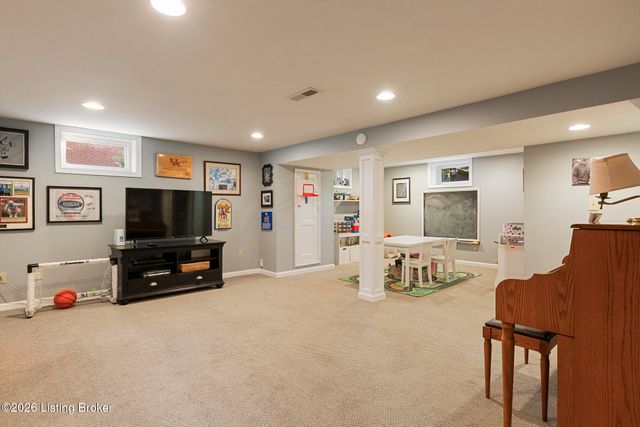 4327 Alicent Rd, Louisville, KY 40207