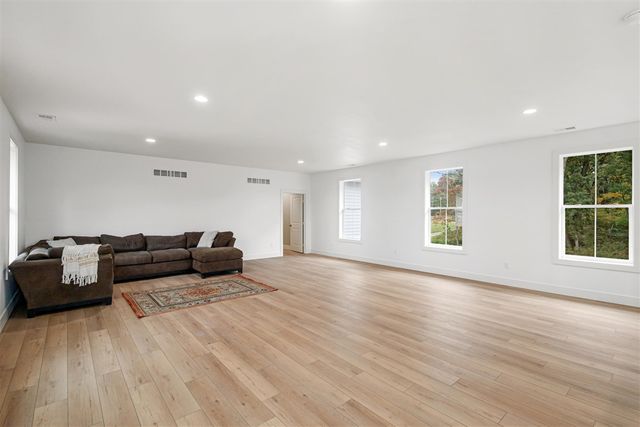 3841 N 3rd Street, Kalamazoo, MI 49009