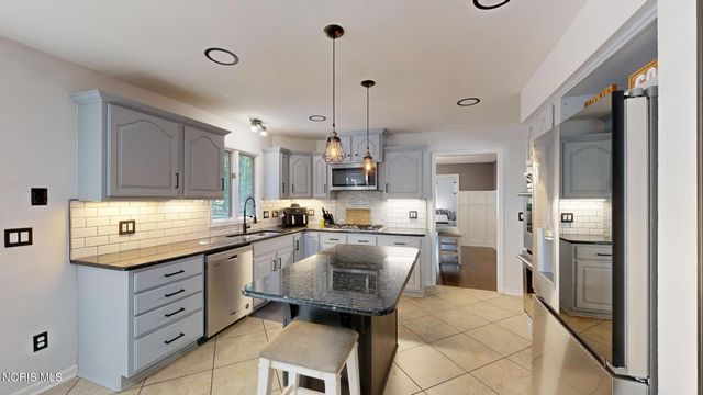 7257 Whispering Oak Drive, Sylvania, OH 43560