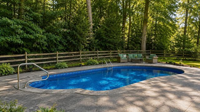 7257 Whispering Oak Drive, Sylvania, OH 43560