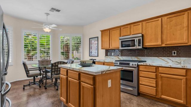 39318 Gleneagles Circle, Palm Desert, CA 92211