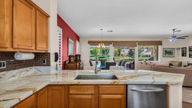 39318 Gleneagles Circle, Palm Desert, CA 92211