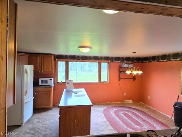 16270 Mayfield Road, Huntsburg, OH 44046