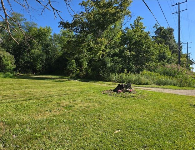 16270 Mayfield Road, Huntsburg, OH 44046