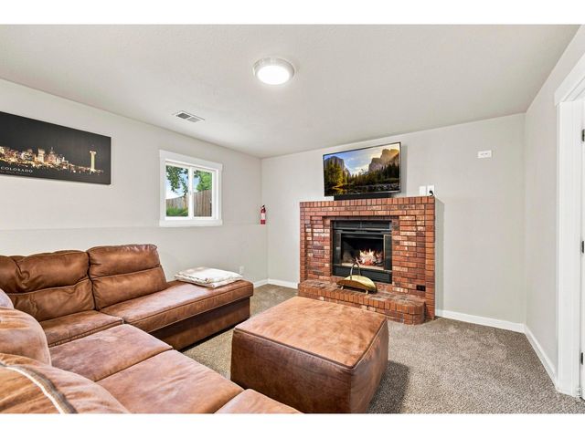 2431 Sunstone Dr, Fort Collins, CO 80525