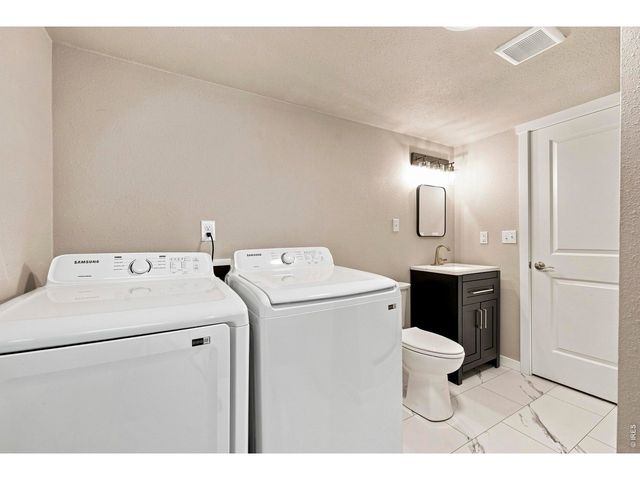2431 Sunstone Dr, Fort Collins, CO 80525