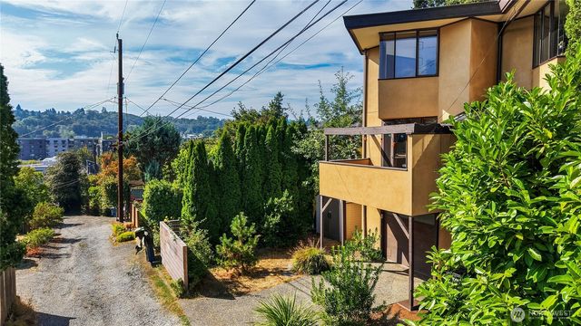 3921 S Angeline Street, Seattle, WA 98118