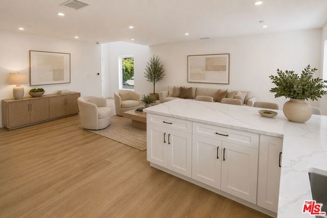 14167 Calvert Street, Los Angeles, CA 91401