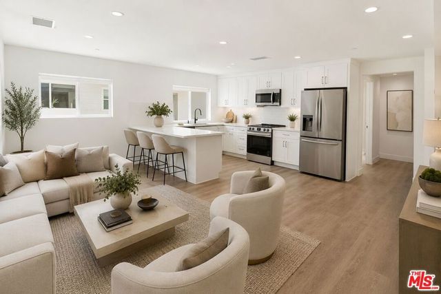 14167 Calvert Street, Los Angeles, CA 91401
