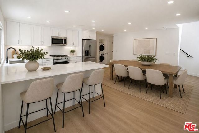 14167 Calvert Street, Los Angeles, CA 91401