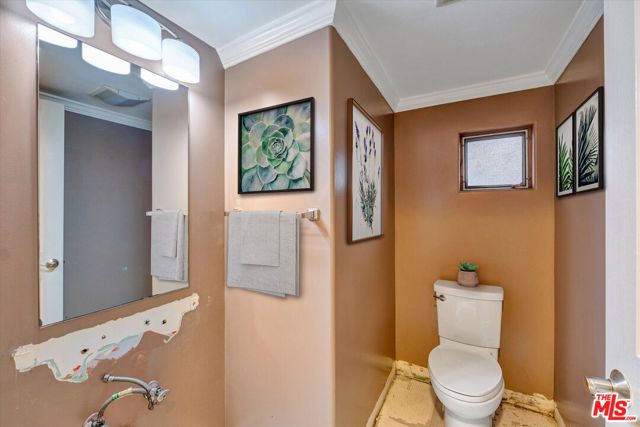 621 E Olive Avenue 106, Burbank, CA 91501