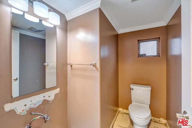 621 E Olive Avenue 106, Burbank, CA 91501