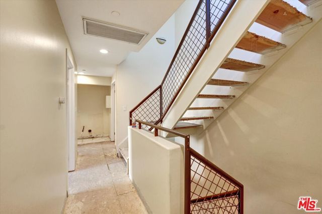 621 E Olive Avenue 106, Burbank, CA 91501