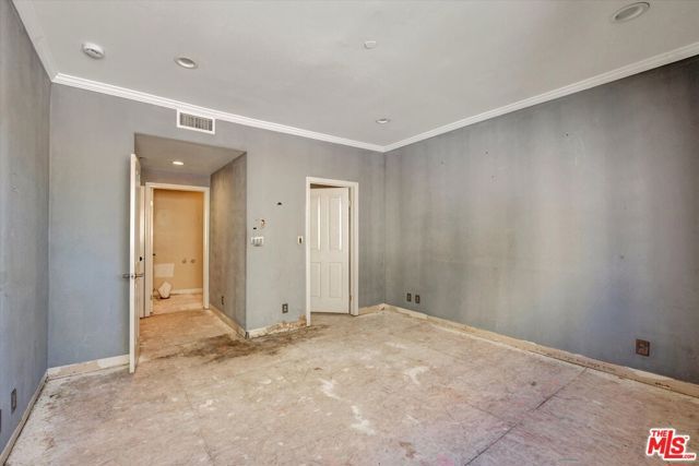 621 E Olive Avenue 106, Burbank, CA 91501