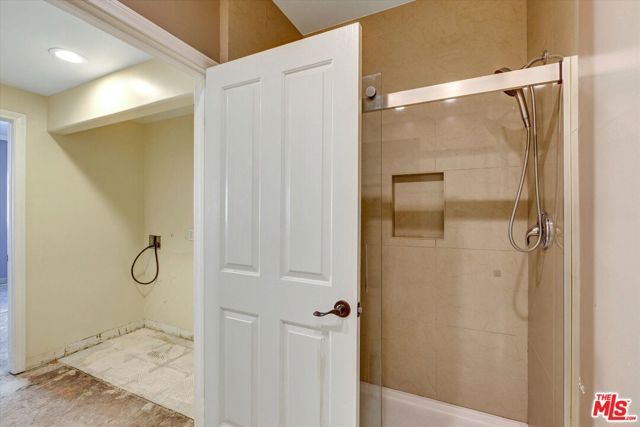 621 E Olive Avenue 106, Burbank, CA 91501