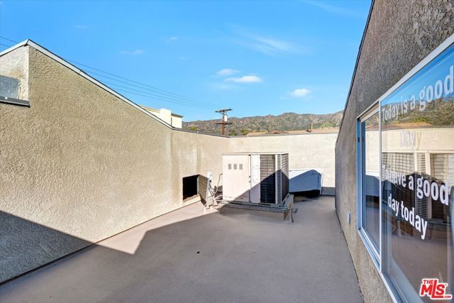 621 E Olive Avenue 106, Burbank, CA 91501