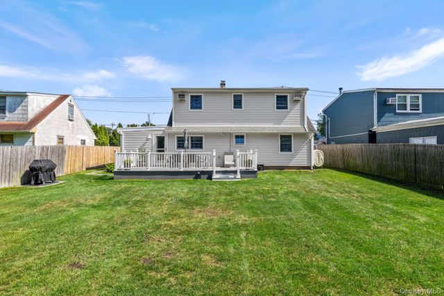 139 Arlyn Drive W, Massapequa, NY 11758